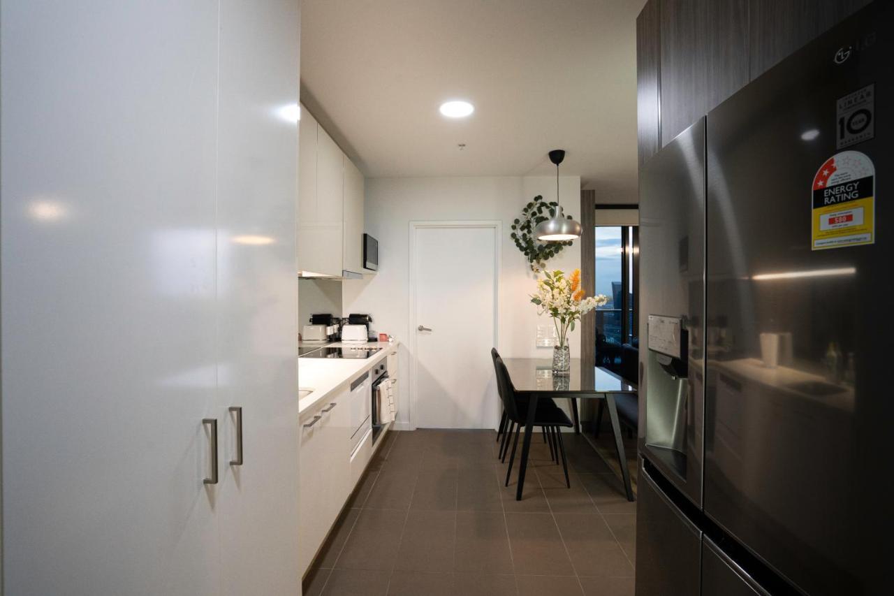 Super Luxury 2 Bedroom Well Furnished With Marvellous Views Convenient Location 1 Free Parking