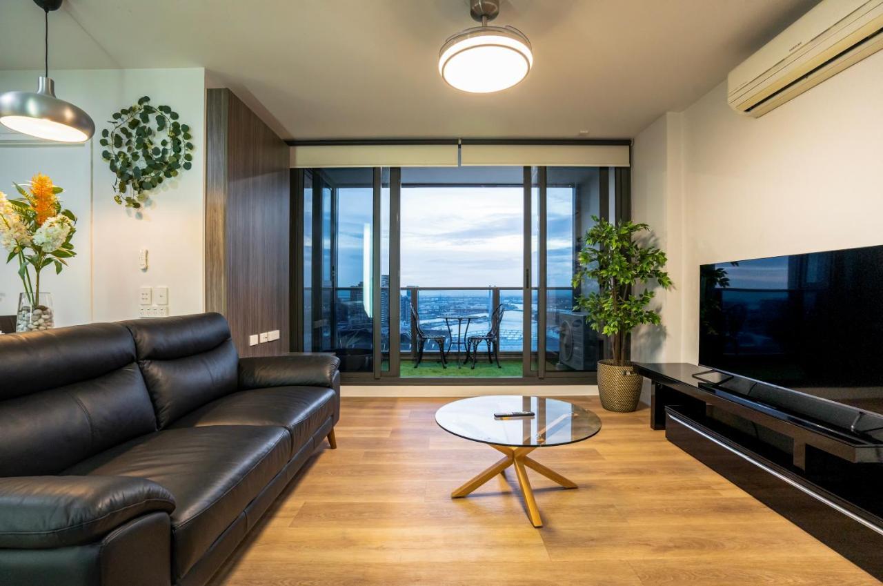 Super Luxury 2 Bedroom Well Furnished With Marvellous Views Convenient Location 1 Free Parking Melbourne