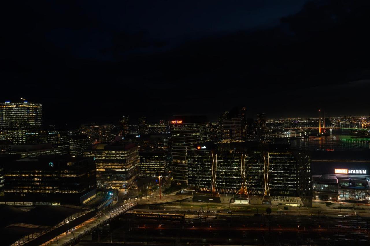 Super Luxury 2 Bedroom Well Furnished With Marvellous Views Convenient Location 1 Free Parking