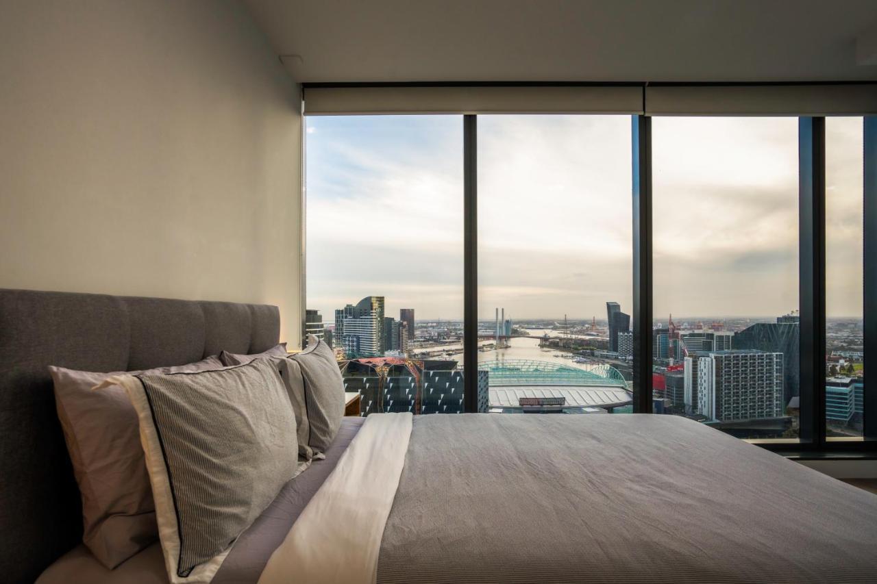 Apartment Super Luxury 2 Bedroom Well Furnished With Marvellous Views Convenient Location 1 Free Parking *
