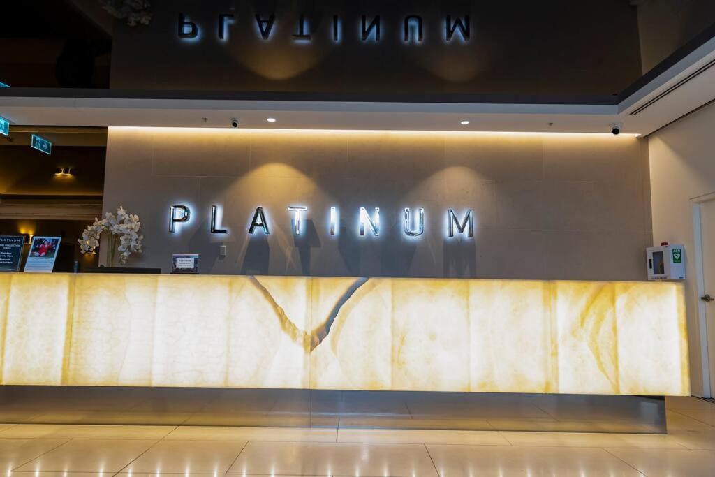Luxe Haven - 42nd Floor Panoramic Views *