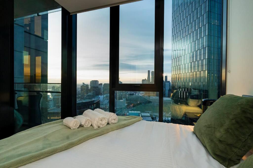 Luxe Haven - 42nd Floor Panoramic Views Apartment *