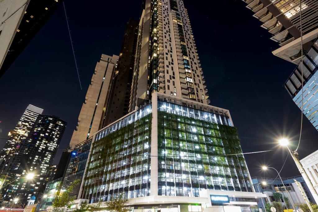 Luxe Haven - 42nd Floor Panoramic Views Apartment *