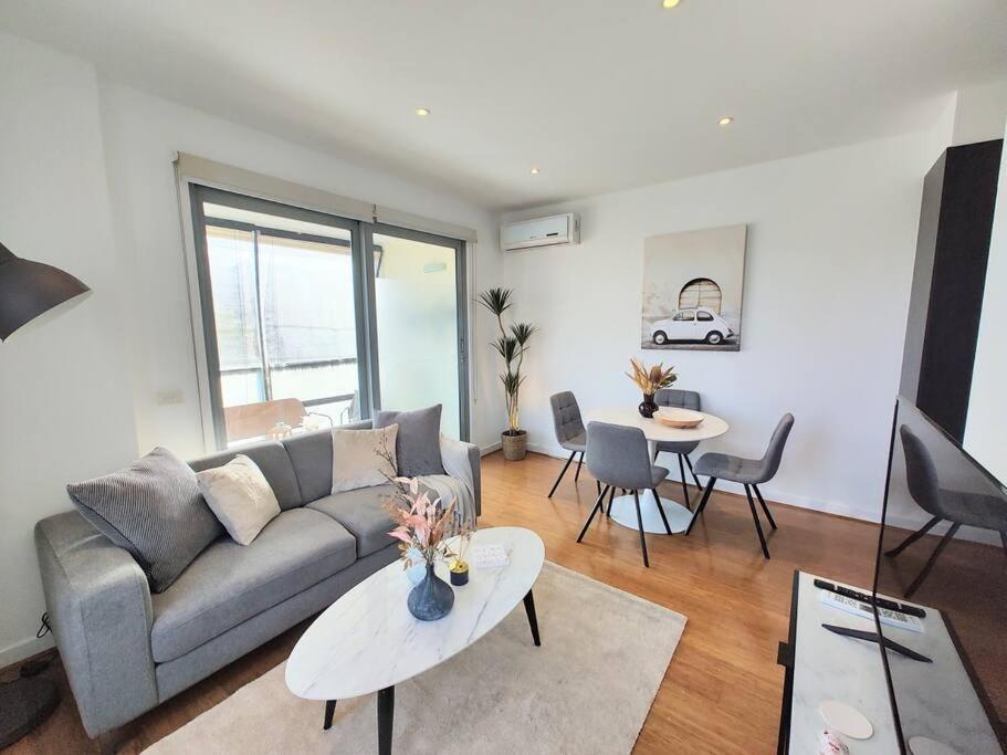Apartment Stylish Serenity At Orrong Melbourne