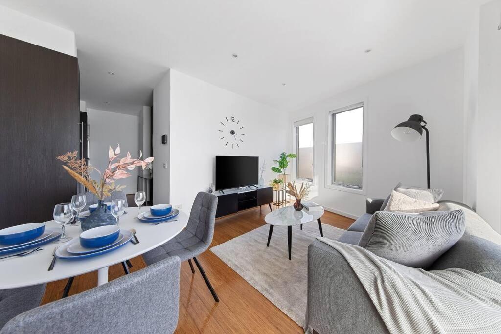 Apartment Stylish Serenity At Orrong Melbourne