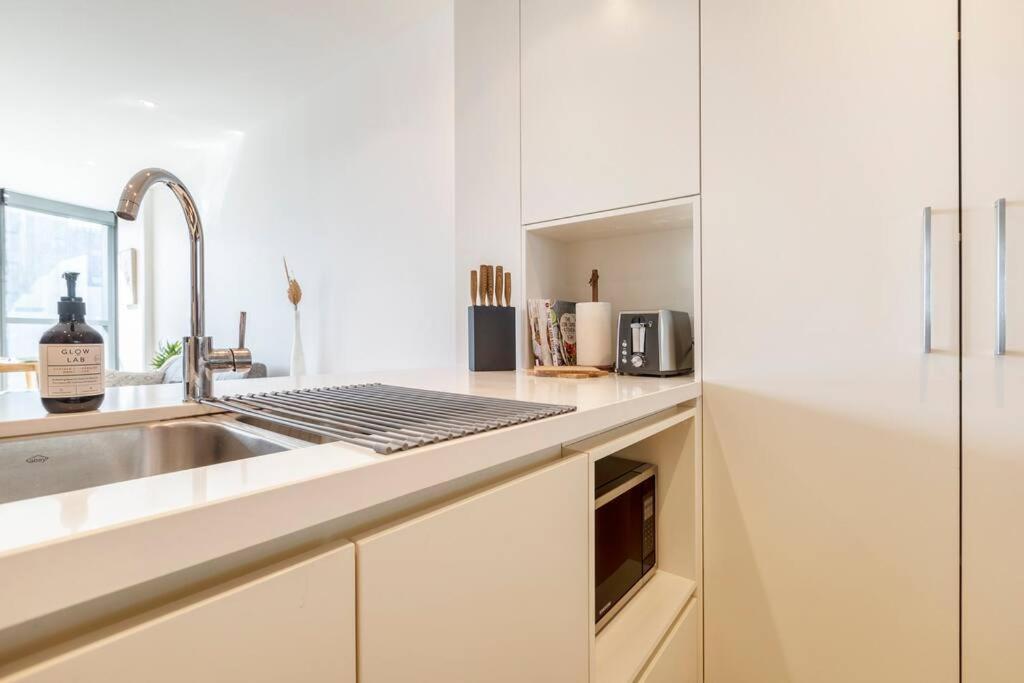 Lovely 1 Bedroom With Free Parking On Premises - 00209 Apartment Melbourne