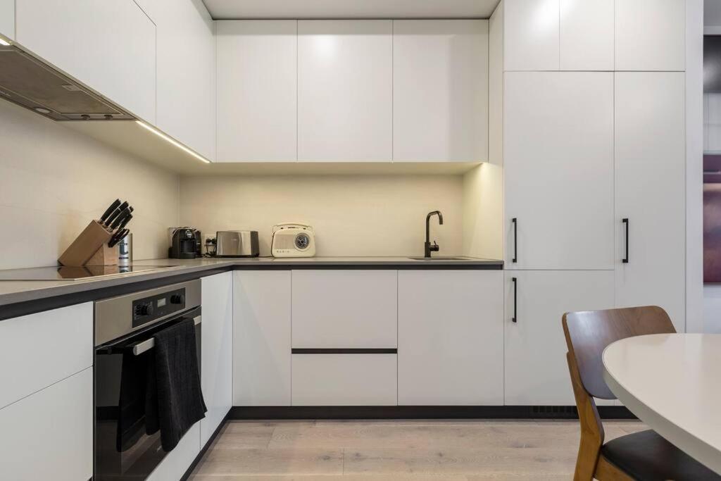 Lovely 2 Bedroom Unit In North - 03068 Apartment Melbourne