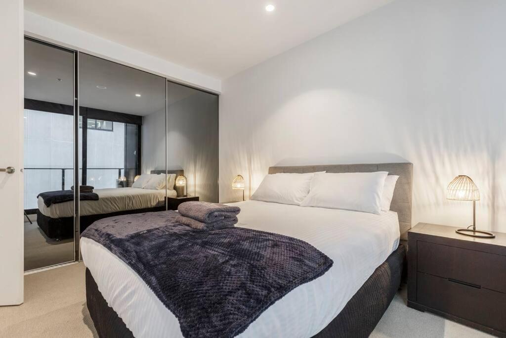 1 Bedroom Close To Park 02053 * Melbourne