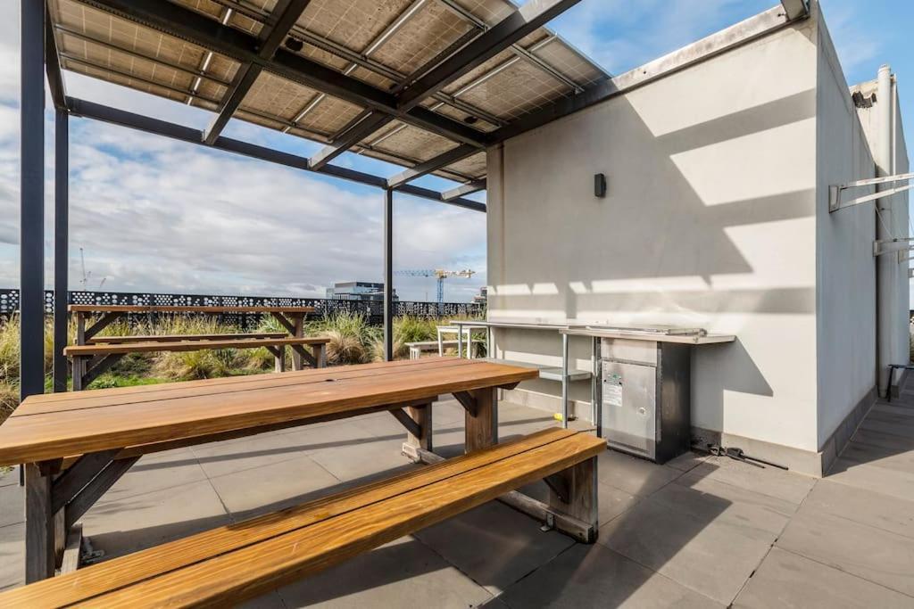 Lovely 2 Bedroom With Views To South Yarra - 03178 * Melbourne