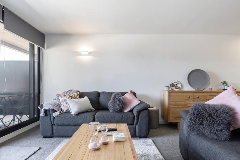 Apartment Luxury Style And Space Abound On Spencer 01620 *