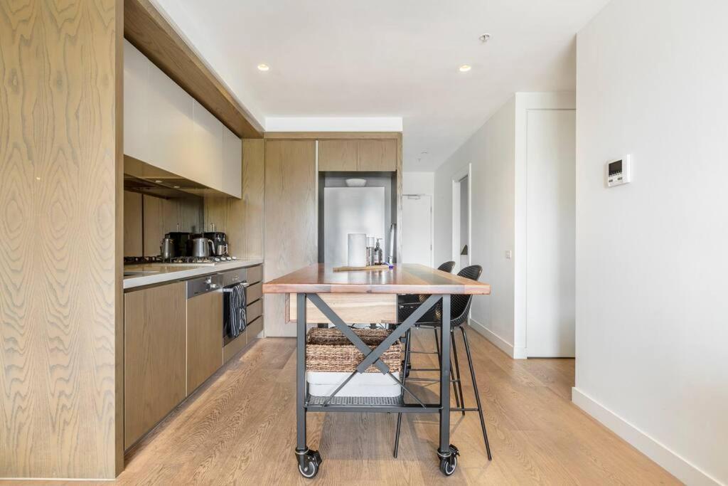 Peaceful 2 Bedroom Unit With Free Parking