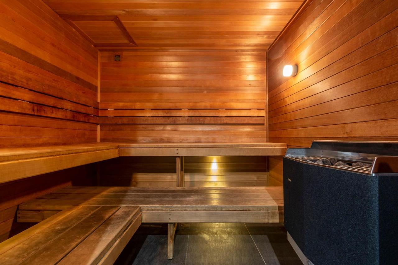 Your Gateway To Sports And Entertainment-00215 Apartment *