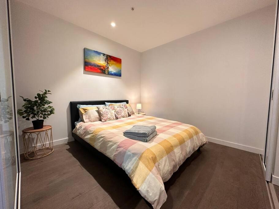 Charming 1br Getaway In Near Southern Cross Apartment
