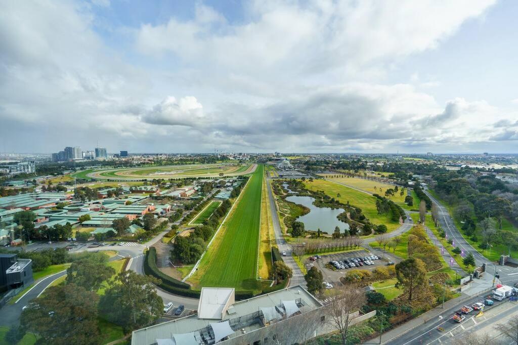 Modern 1 Bed Opposite Racecourse * Melbourne