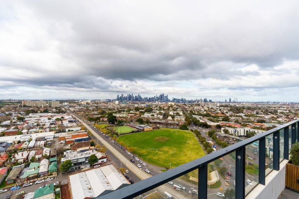 Modern 1 Bed Opposite Racecourse