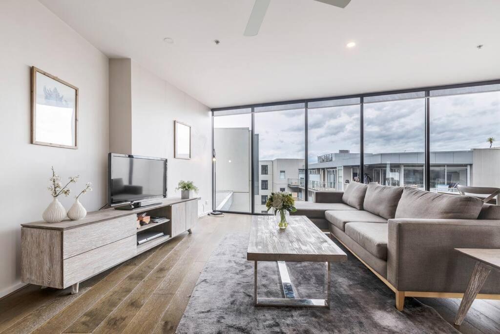 Amazing Luxury & So Close To The Cbd - 01756 *