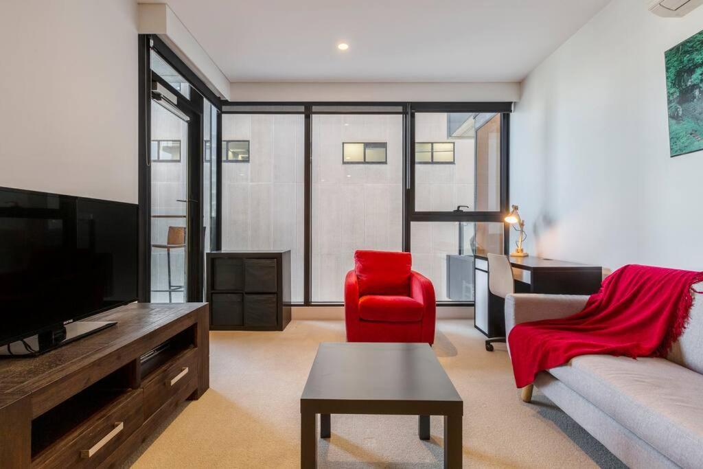 Apartment 1 Bedroom Close To Park 02053 Melbourne