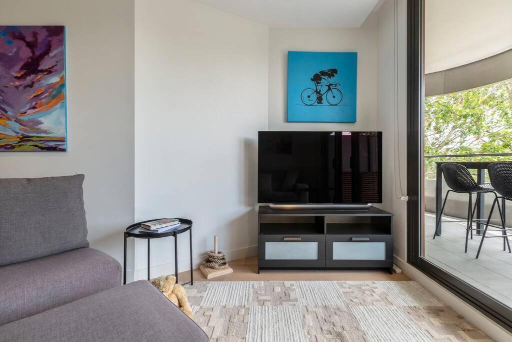Peaceful 2 Bedroom Unit With Free Parking * Melbourne