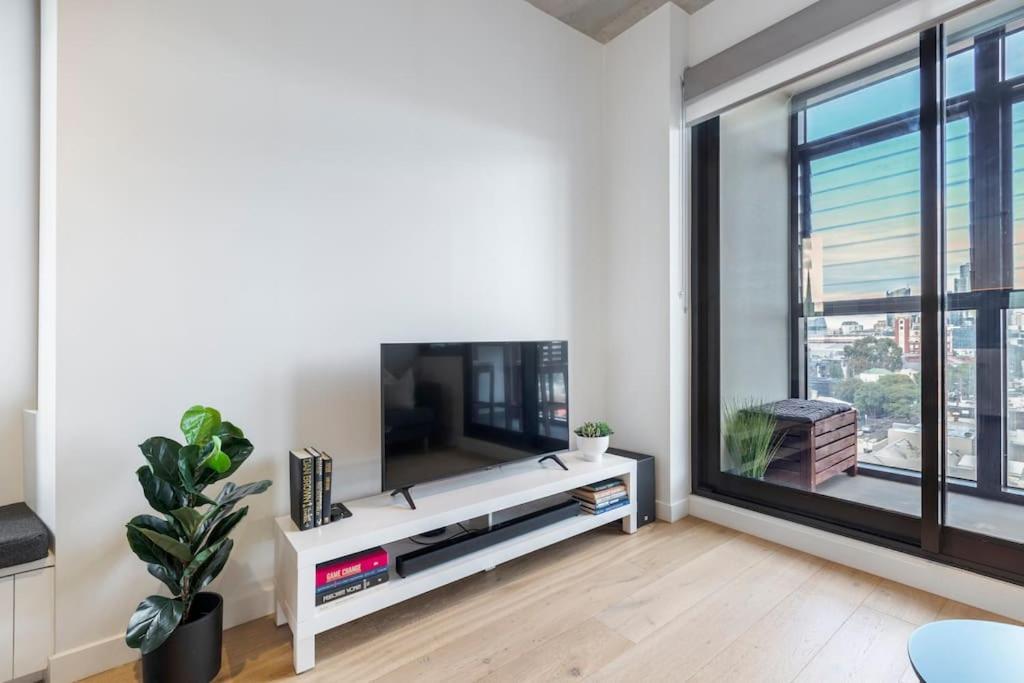 Lovely 2 Bedroom With Views To South Yarra - 03178 Apartment