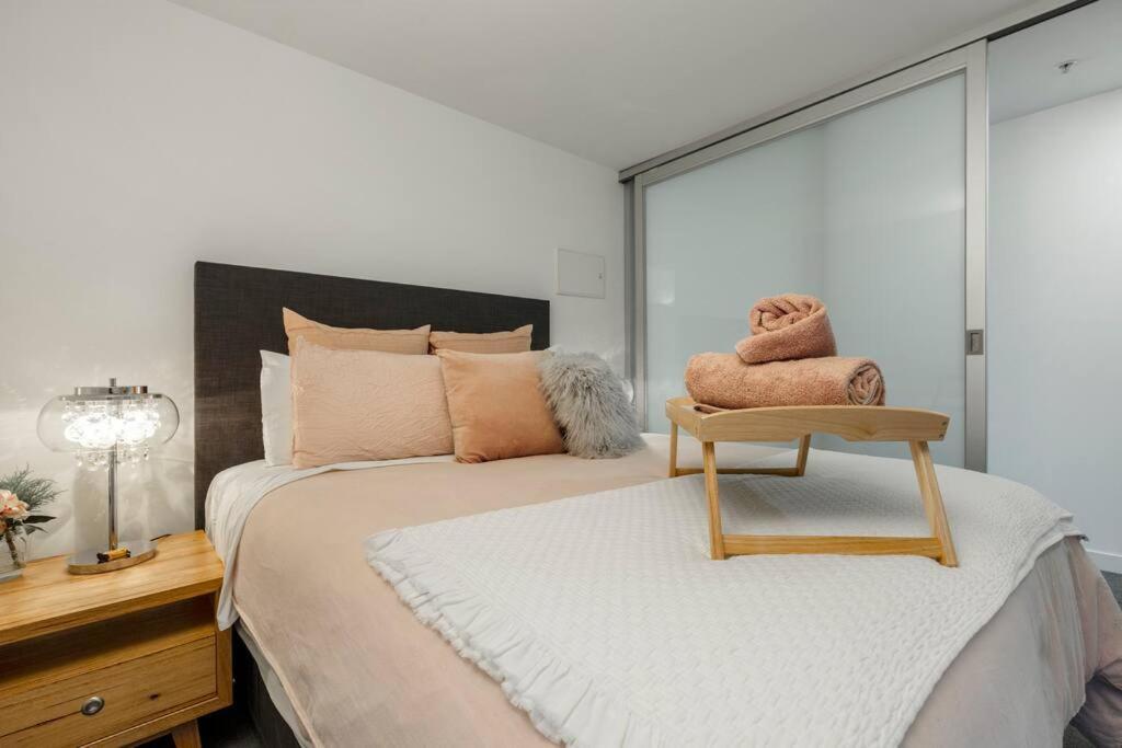 Luxury Style And Space Abound On Spencer 01620 * Melbourne