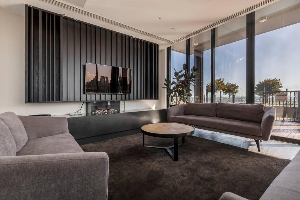 1 Bedroom Close To Park 02053 * Melbourne