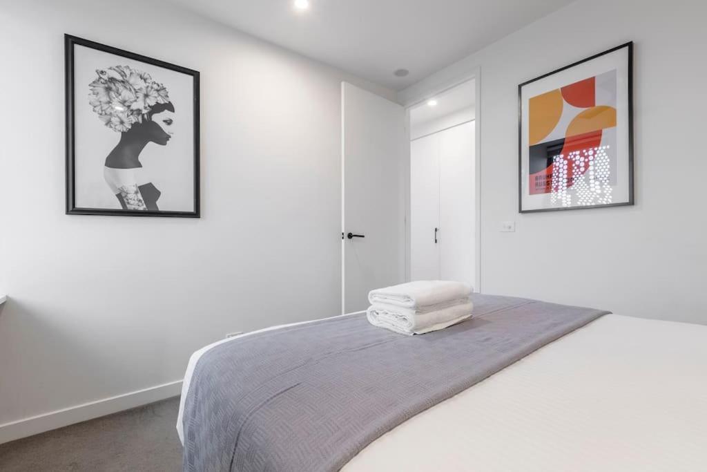 Lovely 2 Bedroom With Views To South Yarra - 03178