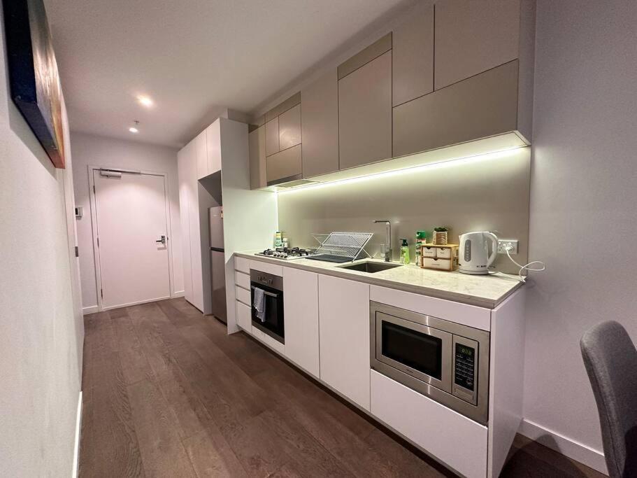 Charming 1br Getaway In Near Southern Cross Apartment *
