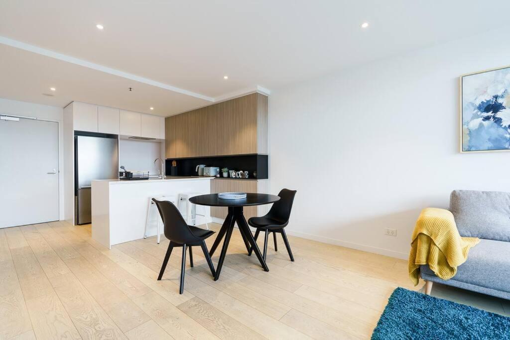 Modern 1 Bed Opposite Racecourse