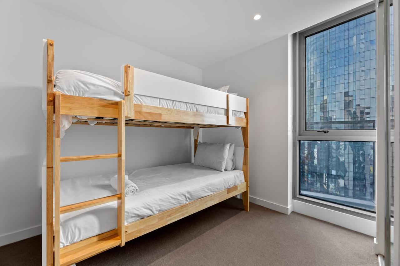 2br 2 Bath, Southbank, View, Lvl 31 Apartment