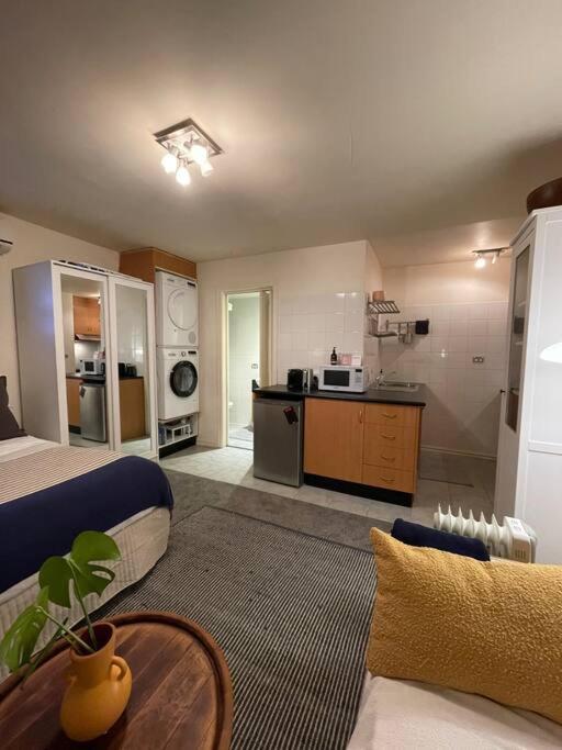 Cosy With Courtyard In Vibrant Fitzroy!