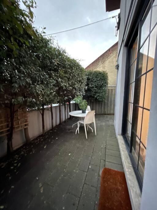 Apartment Cosy With Courtyard In Vibrant Fitzroy! Melbourne