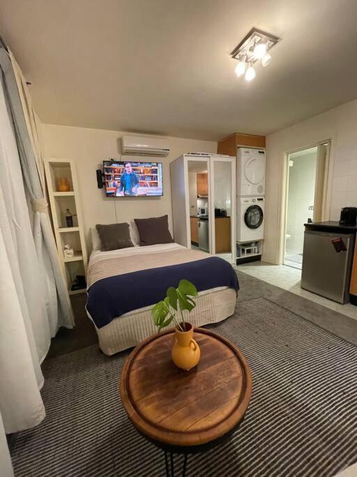 Cosy With Courtyard In Vibrant Fitzroy! Melbourne