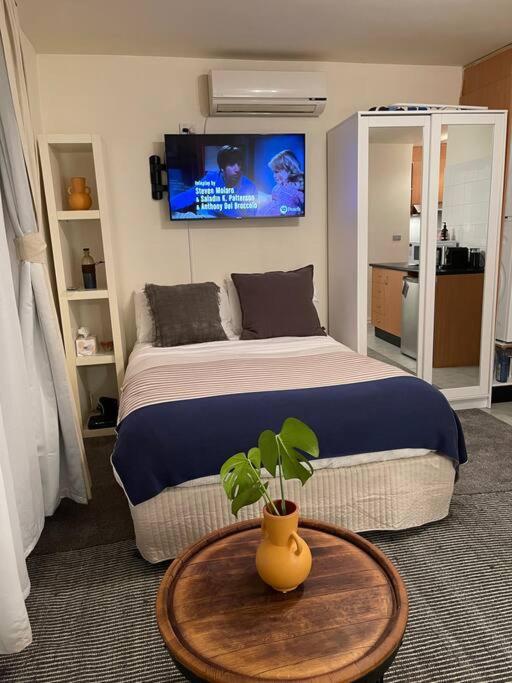 Apartment Cosy With Courtyard In Vibrant Fitzroy! Melbourne