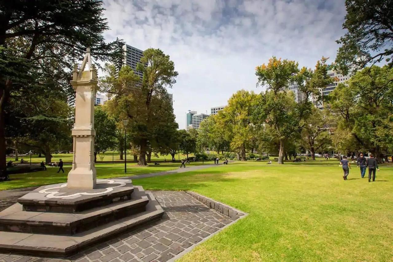 A Luxurious & Cozy 2br Apt Near Victoria Market *