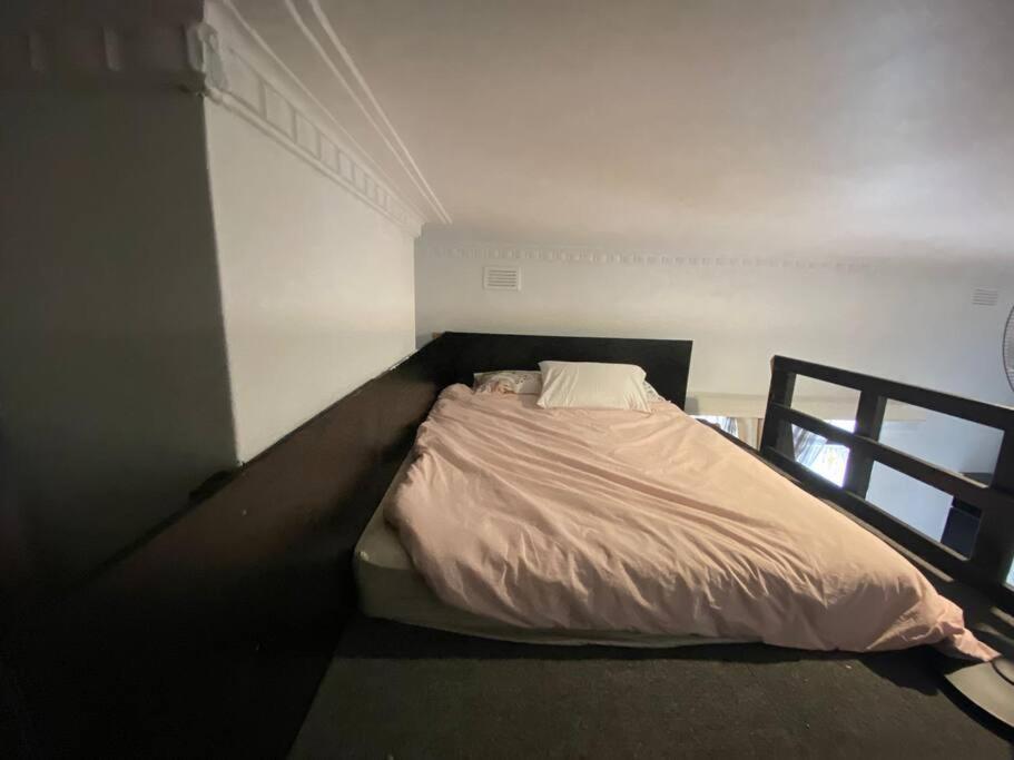 Apartment Carlton Loft Studios. Tiny House Movement. *