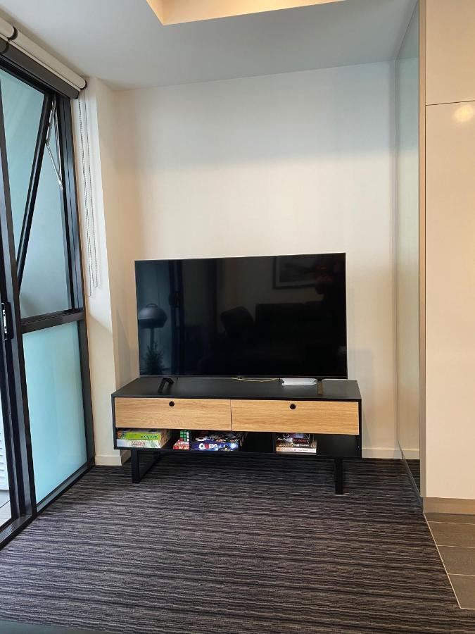 Modern Quiet 1 & 2 Bed Opposite Park Apartment
