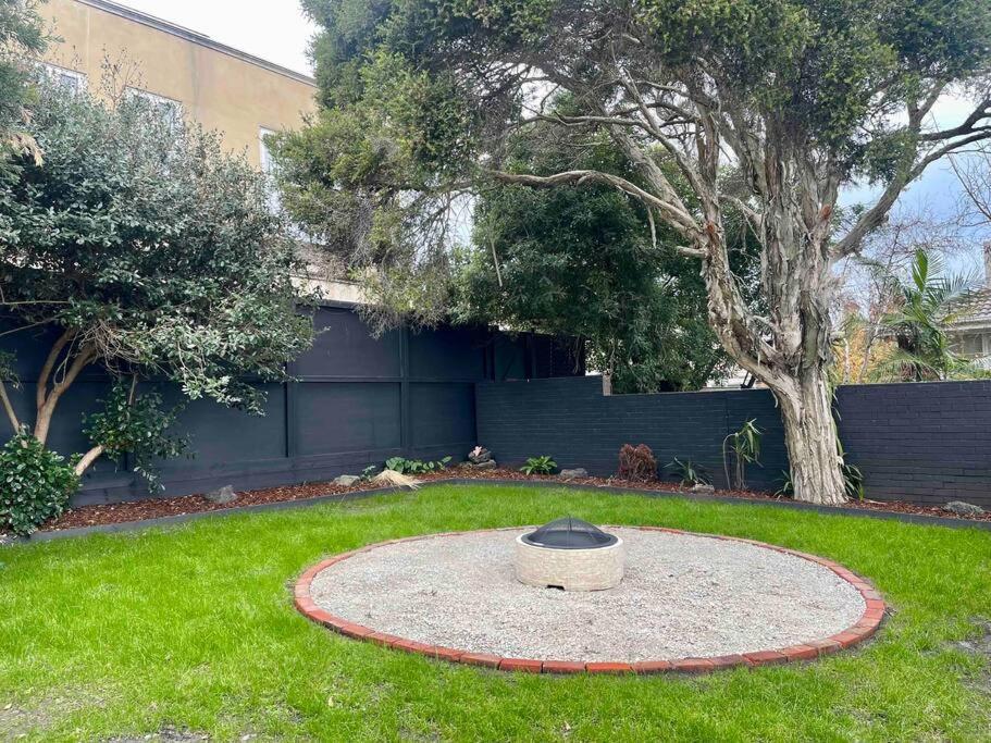 Beachside Charm With Garden - Short Walk To Train Apartment