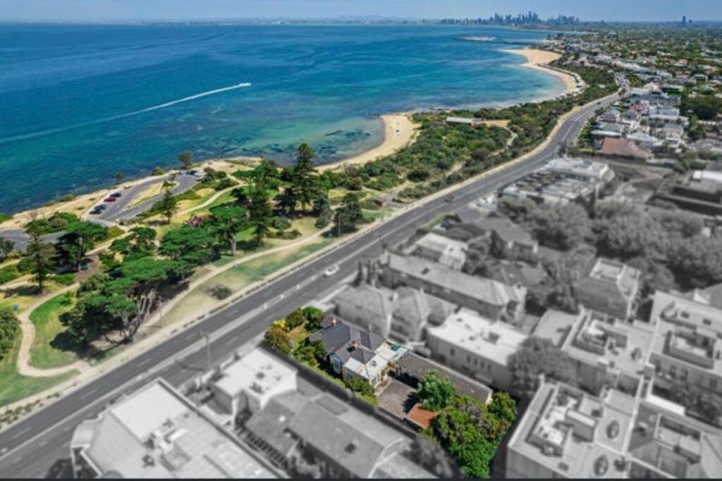 Apartment Beachside Charm With Garden - Short Walk To Train Melbourne