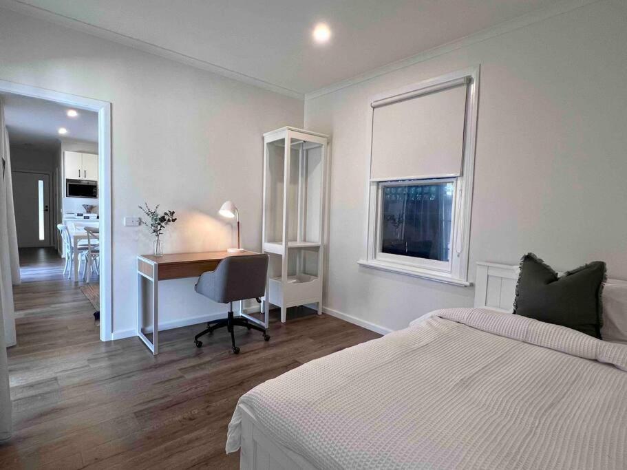 Apartment Beachside Charm With Garden - Short Walk To Train Melbourne