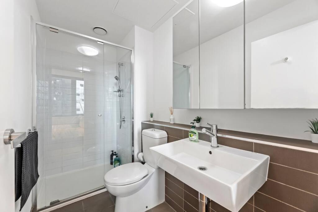 Stunning 2br Apt Next To Southern Cross Apartment