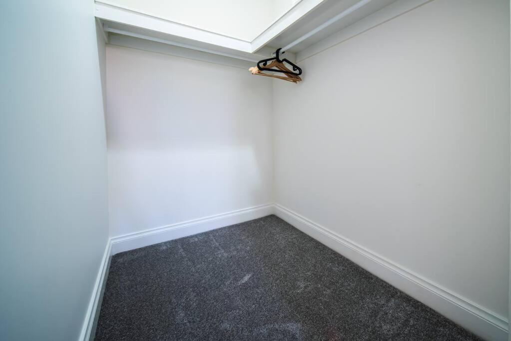 Beautiful 2 Brs In Cbd With Free Parking