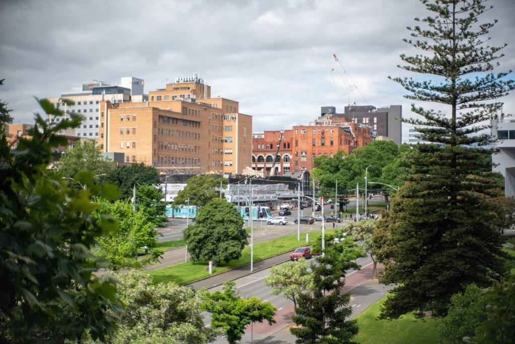 Beautiful 2 Brs In Cbd With Free Parking Apartment