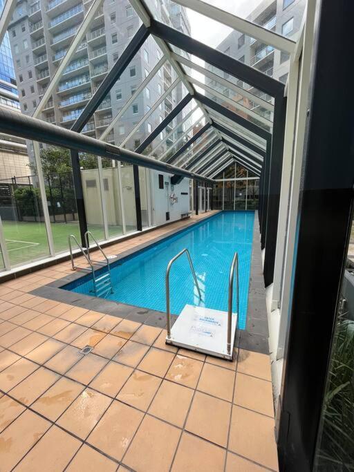 Beautiful 2 Brs In Cbd With Free Parking Apartment Melbourne