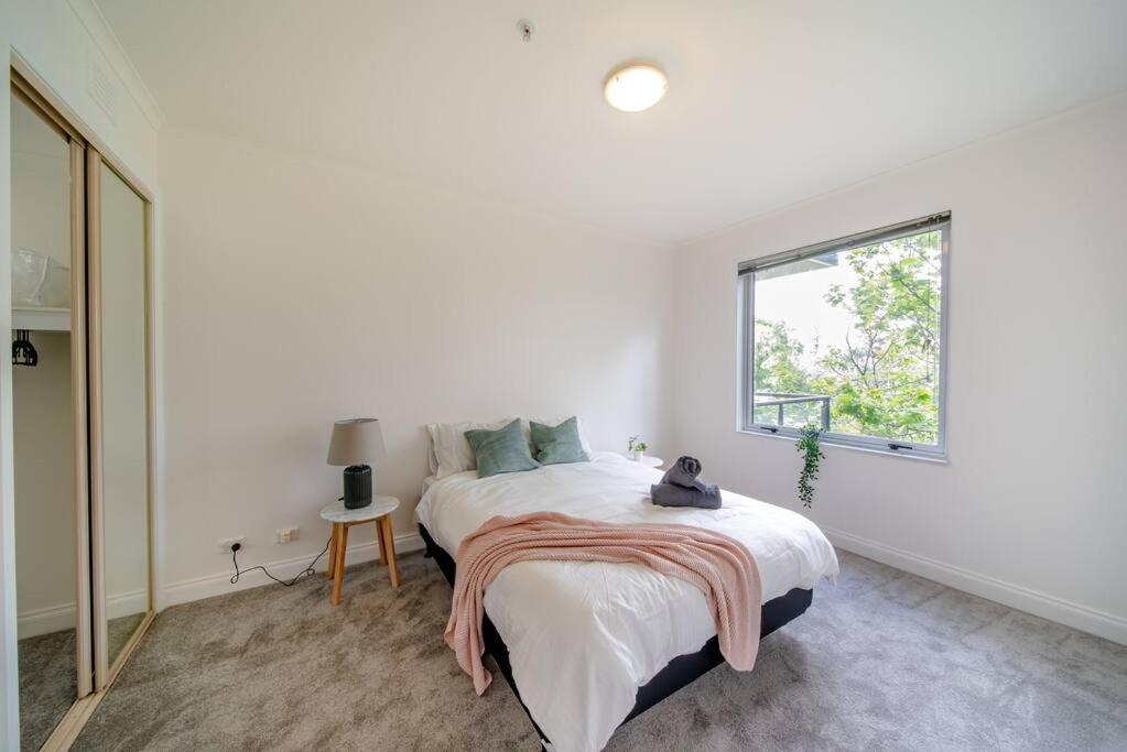 Beautiful 2 Brs In Cbd With Free Parking * Melbourne