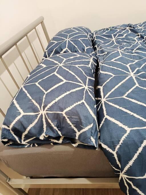 Promo 2-bedroom Next To Train Station, Free Parking Villa