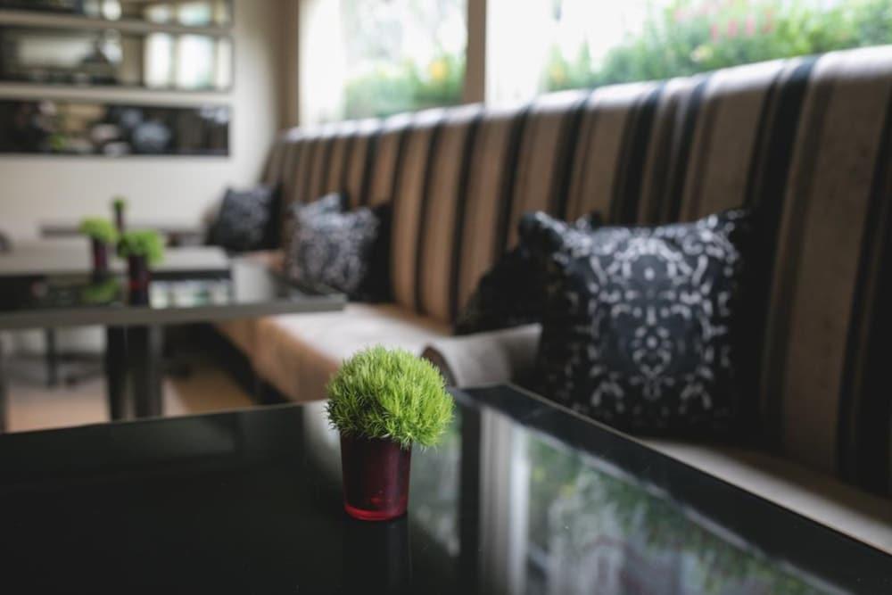 The Lyall Hotel