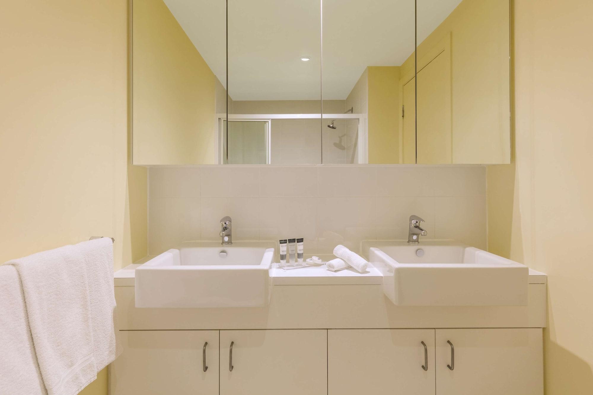 Oaks On Lonsdale Aparthotel Melbourne