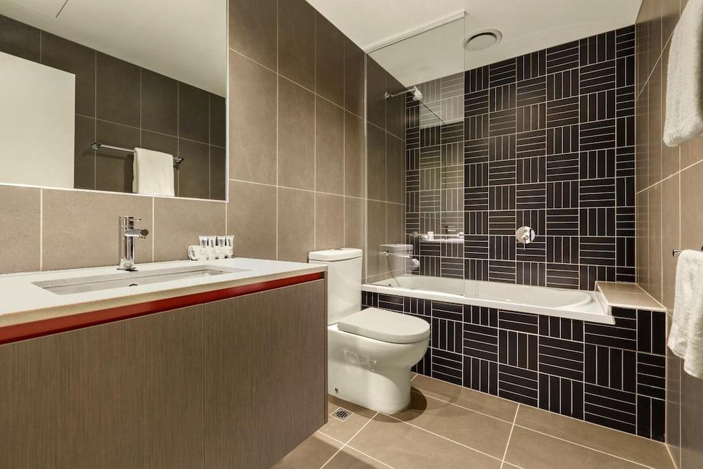 Corporate Living Abbotsford Aparthotel 4*