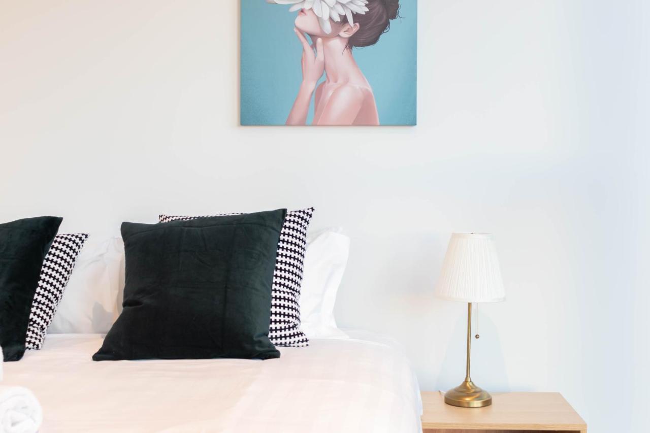 1 Brm, Southbank, King Bed, Lvl 37 Apartment