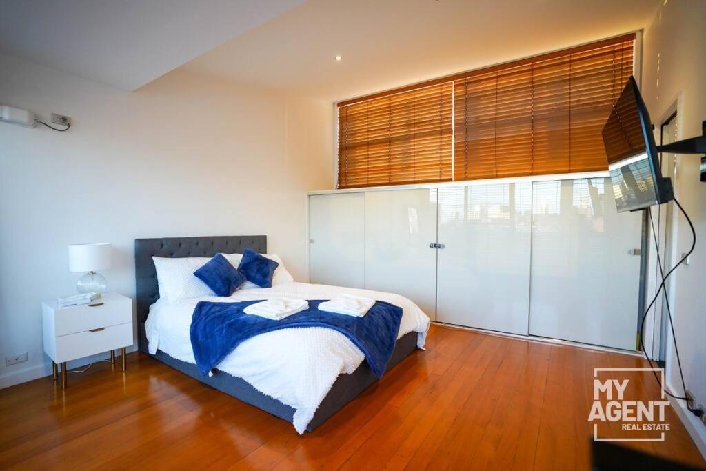 Tri-level Townhouse In Prime North Holiday home Melbourne